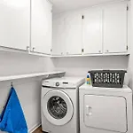 Charming, Cozy Close To Uptown, Airport & Whitewater Center *