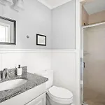 Holiday home Charming, Cozy Close To Uptown, Airport & Whitewater Center Charlotte