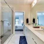 Modern + Stylish Condo: 5 Mi To Downtown Holiday home