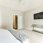 Modern + Stylish Condo: 5 Mi To Downtown Holiday home *