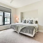 Modern + Stylish Condo: 5 Mi To Downtown * Charlotte