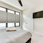 Modern + Stylish Condo: 5 Mi To Downtown Holiday home Charlotte
