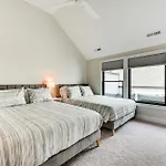 Modern + Stylish Condo: 5 Mi To Downtown * Charlotte