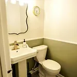 3 Bedroom Townhome Minutes To Uptown Holiday home *