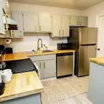 Holiday home 3 Bedroom Townhome Minutes To Uptown