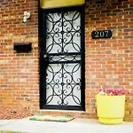 3 Bedroom Townhome Minutes To Uptown Holiday home