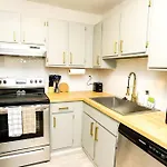 3 Bedroom Townhome Minutes To Uptown