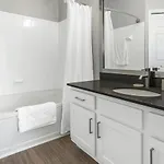 Landing Modern With Amazing Amenities Apartment *