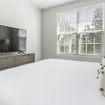 Landing Modern With Amazing Amenities