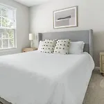 Apartment Landing Modern With Amazing Amenities