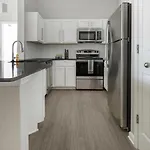Landing Modern With Amazing Amenities