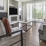 Landing Modern With Amazing Amenities