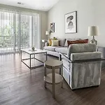 Landing Modern With Amazing Amenities Apartment Charlotte