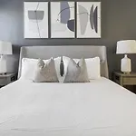 Landing Modern Apartment With Amazing Amenities