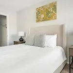 Landing - Modern With Amazing Amenities