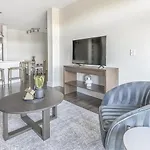 Landing Modern Apartment With Amazing Amenities