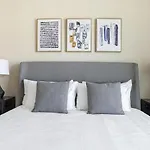 Landing Modern Apartment With Amazing Amenities