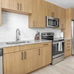 Landing Modern Apartment With Amazing Amenities