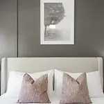 Landing Modern Apartment With Amazing Amenities