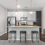 Landing Modern Apartment With Amazing Amenities