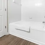 Landing Modern With Amazing Amenities * Charlotte