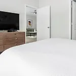 Landing Modern With Amazing Amenities Apartment Charlotte