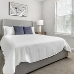 Landing Modern With Amazing Amenities Apartment Charlotte