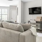 Landing Modern Apartment With Amazing Amenities