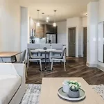 Landing Modern With Amazing Amenities Apartment