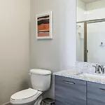 Apartment Landing Modern With Amazing Amenities