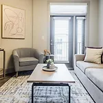 Apartment Landing Modern With Amazing Amenities *