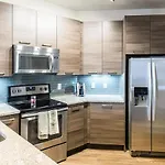 Landing Modern With Amazing Amenities Apartment
