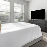 Landing Modern Apartment With Amazing Amenities