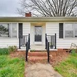 Cozy Charlotte Home With Fire Pit About 6 Mi To Uptown!