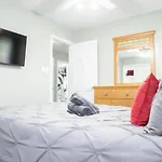 Cozy Home, 10 Minutes Away From Downtown Villa Charlotte