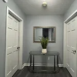 Cozy Home, 10 Minutes Away From Downtown
