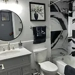 Villa Cozy Home, 10 Minutes Away From Downtown *