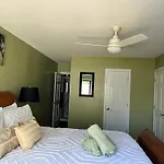 Cozy Home, 10 Minutes Away From Downtown Villa