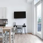 Landing Modern Apartment With Amazing Amenities