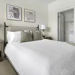 Landing Modern Apartment With Amazing Amenities