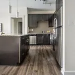 Landing Modern Apartment With Amazing Amenities