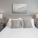 Landing Modern Apartment With Amazing Amenities