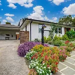 Poolside Bungalow With Fire Pit Fun And King Suite