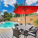 Holiday home Poolside With Fire Pit Fun And King Charlotte