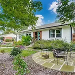 Poolside Bungalow With Fire Pit Fun And King Suite