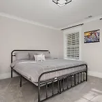 10 Mins From Uptown Clt Retreat!