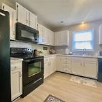 Your Cozy Retreat In Holiday home Charlotte