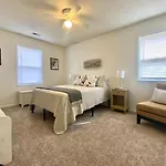 Your Cozy Retreat In * Charlotte