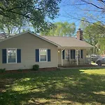 Holiday home Your Cozy Retreat In Charlotte