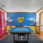 4Bd Contemporary Home With Bbq, Game Room